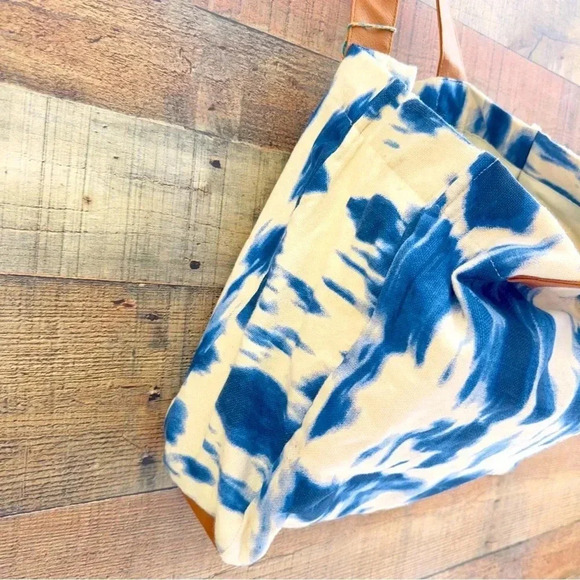 NWT Lu+elle Laguna Tie Dye Large Tote With Tassel - Picture 4 of 9